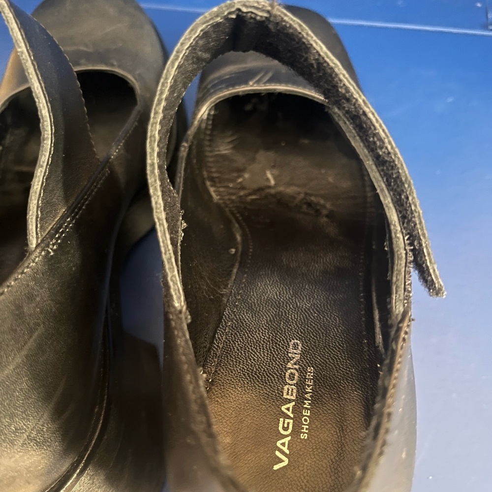 Vagabond Black Leather Platform Shoes
«Brooke» - Picture 7 of 15
